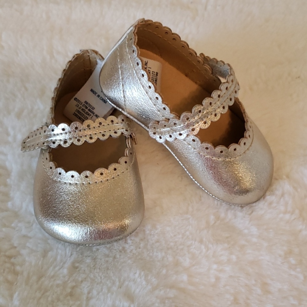 Infant girls gold faux leather shoes sz 1